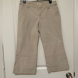 Banana Republic Women’s khaki capri pants with cuffs